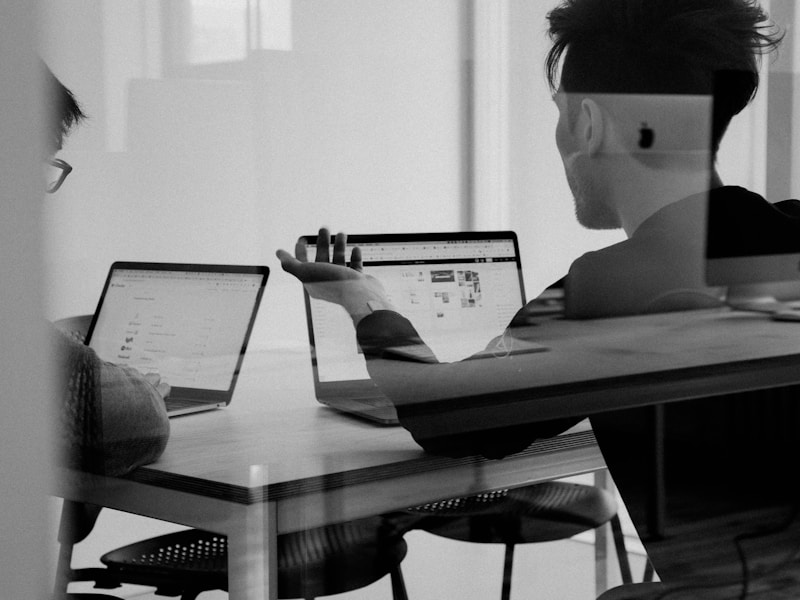Sesión de orientación entre asesora y cliente